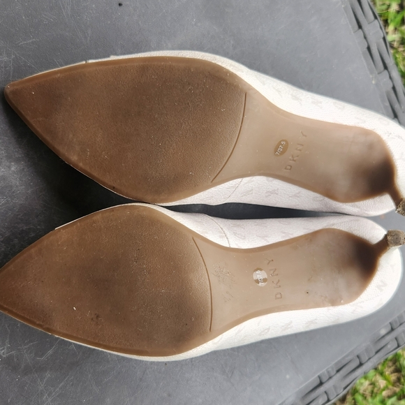 DKNY Nude Shoes - Size 7 - Picture 9 of 10